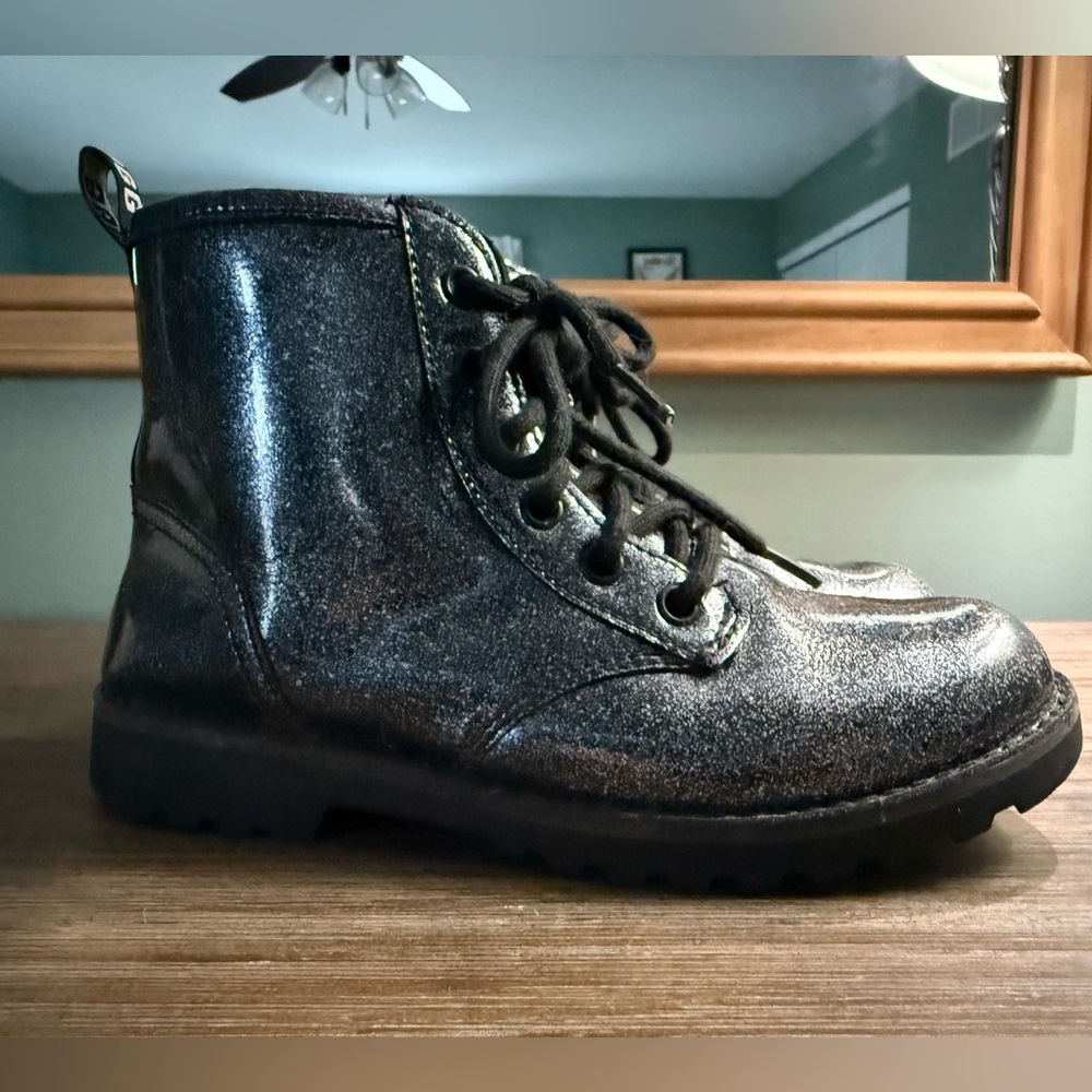 UGG Kids Ryann Glitter Shimmering Black Boots Lace Up & Side Zip Size 4